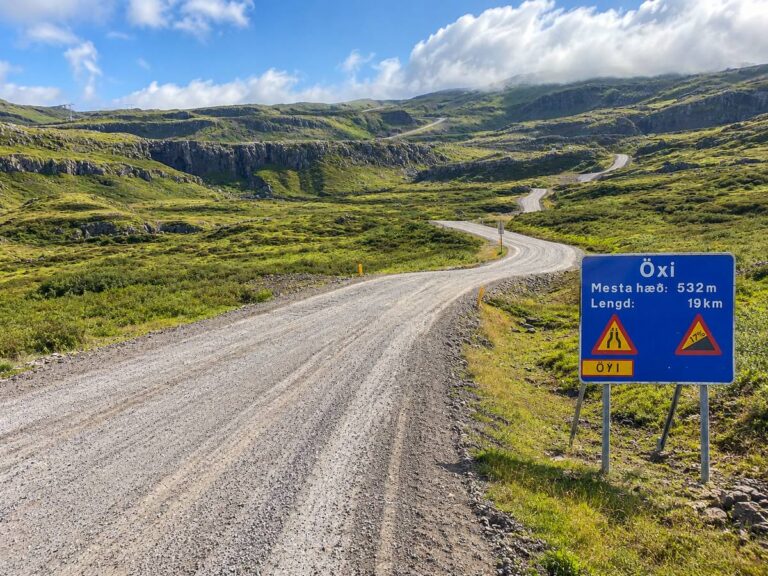 Öxi Pass Route 939 gravel road with 532 m, 19 km and 17 percent grade sign